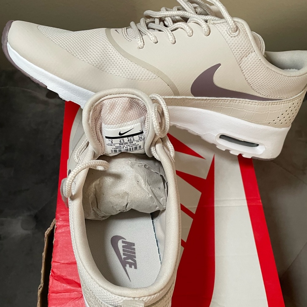 Nike Cream Sneakers Classic Design - Picture 2 of 7